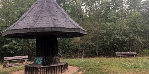 Rastplatz im Auenwald Rastplatz im Auenwald